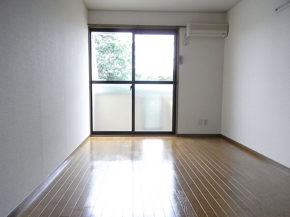 ヴィラ・ファミーユAの物件内観写真